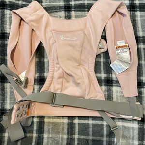 ERGO-BABY carrier pink